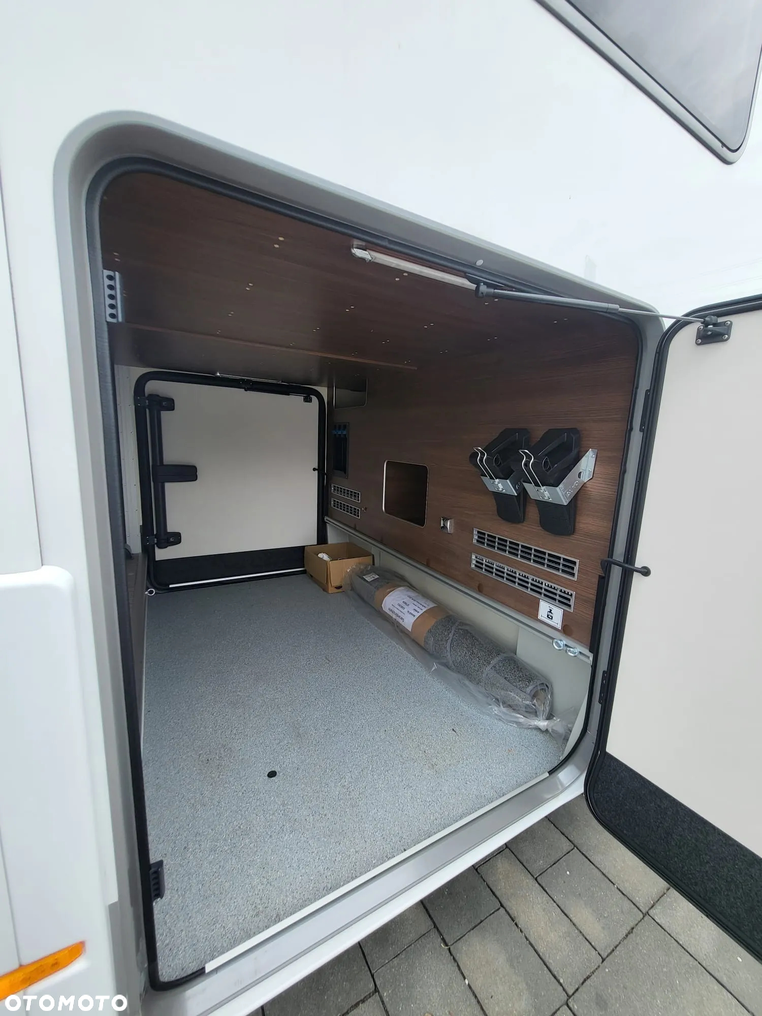 Burstner ELEGANCE i910G - 12