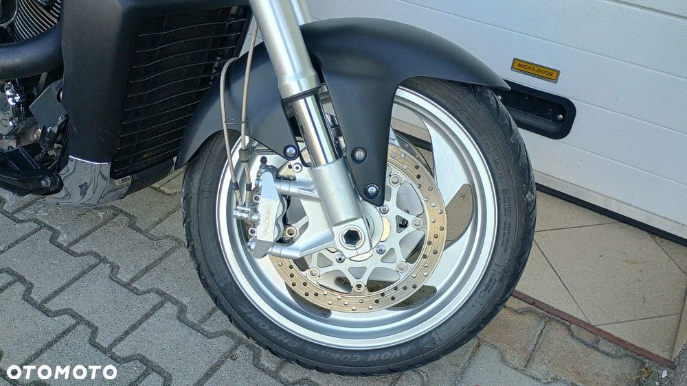 Suzuki Intruder - 23