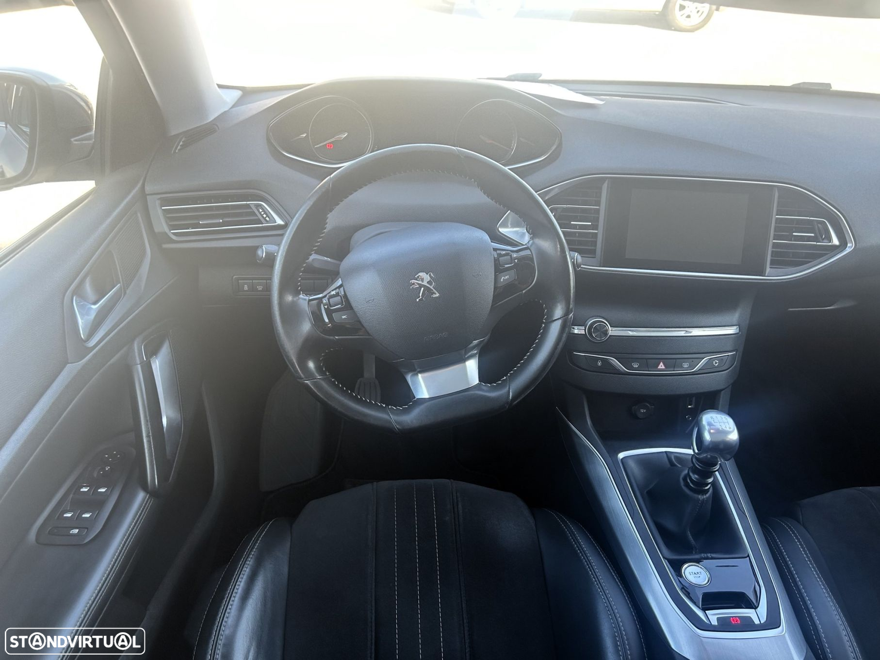 Peugeot 308 1.2 PureTech Allure - 24