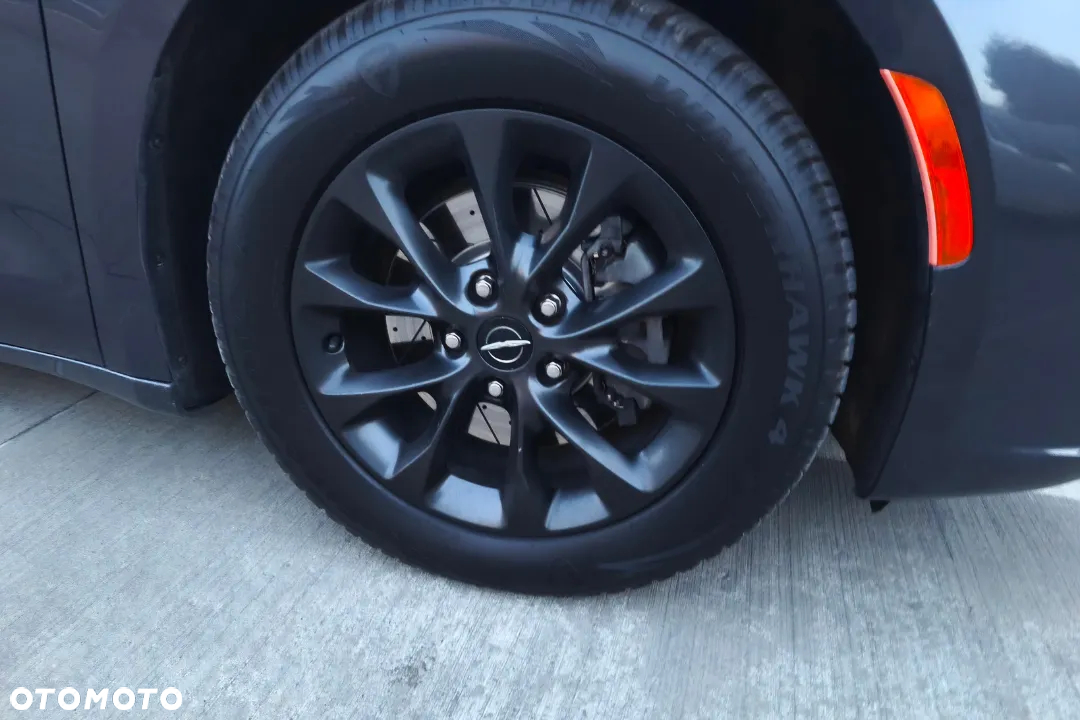 Chrysler Pacifica - 2