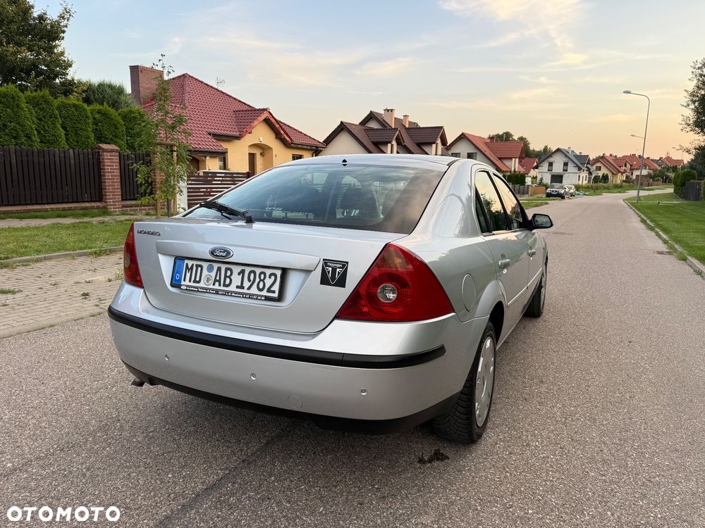 Ford Mondeo - 28