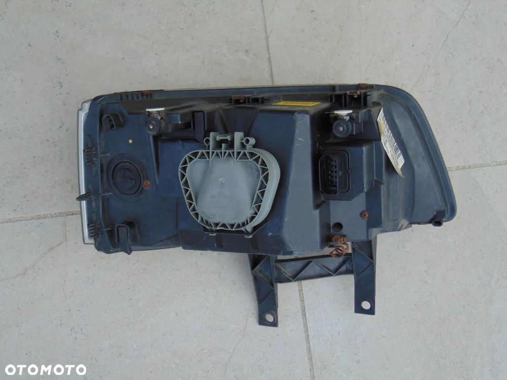 Lampa przednia przód lewa VW Transporter Caravelle T5 - 15