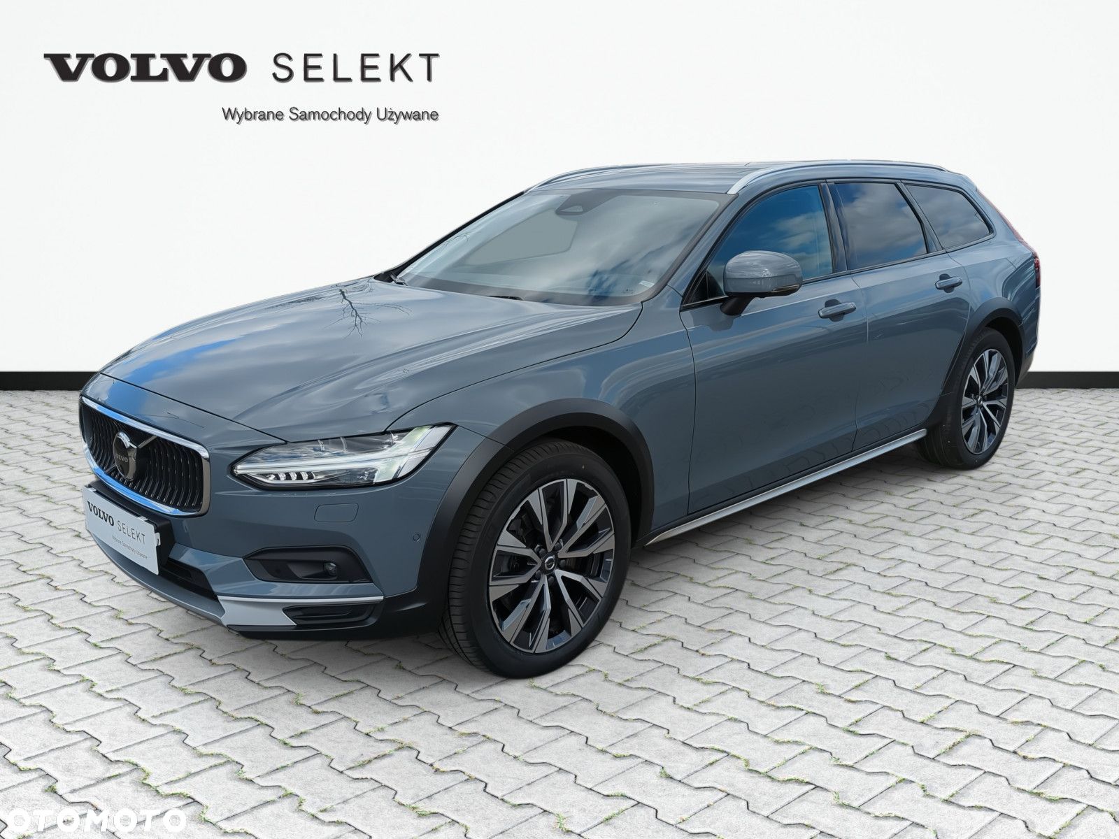 Volvo V90 Cross Country - 1
