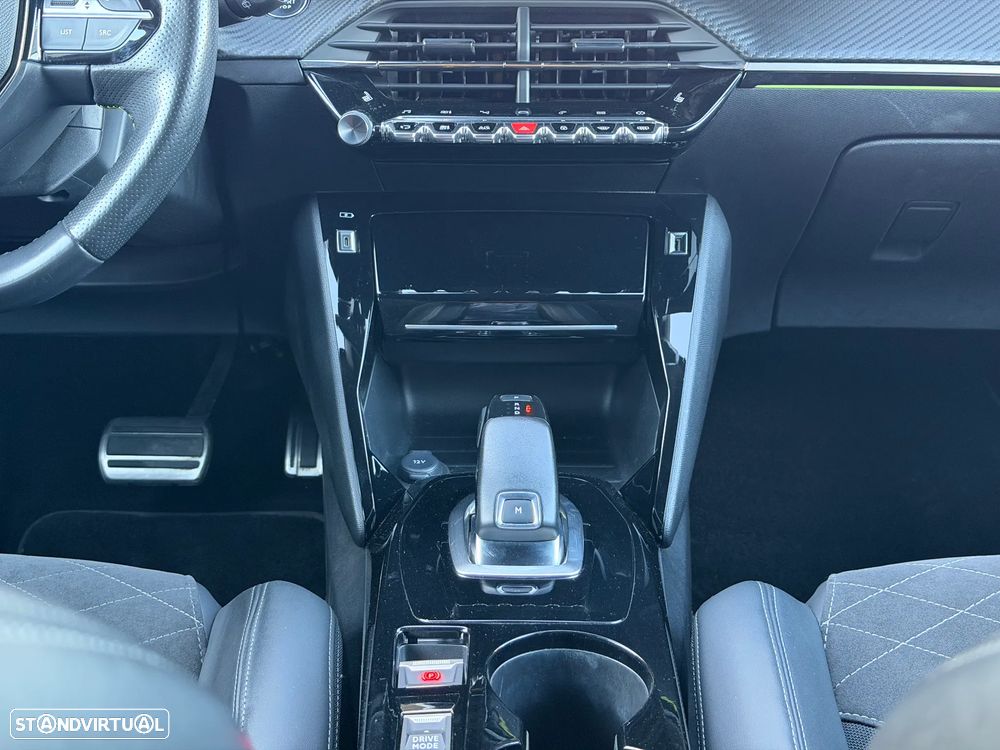 Peugeot 2008 PureTech 130 EAT8 GT - 17