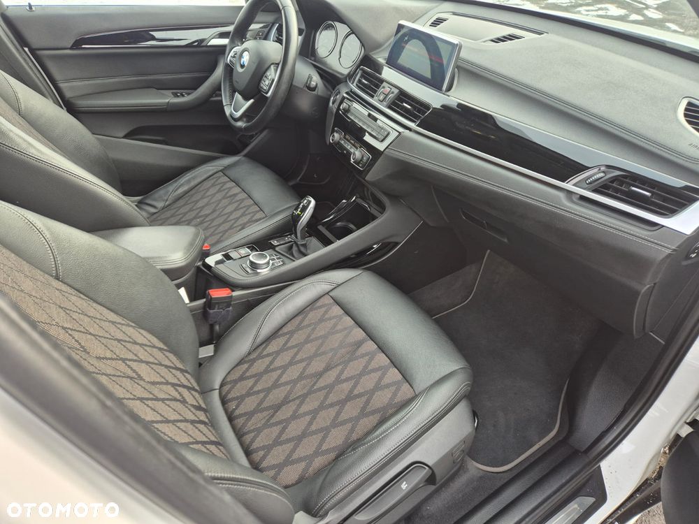 BMW X1 xDrive18d xLine - 10
