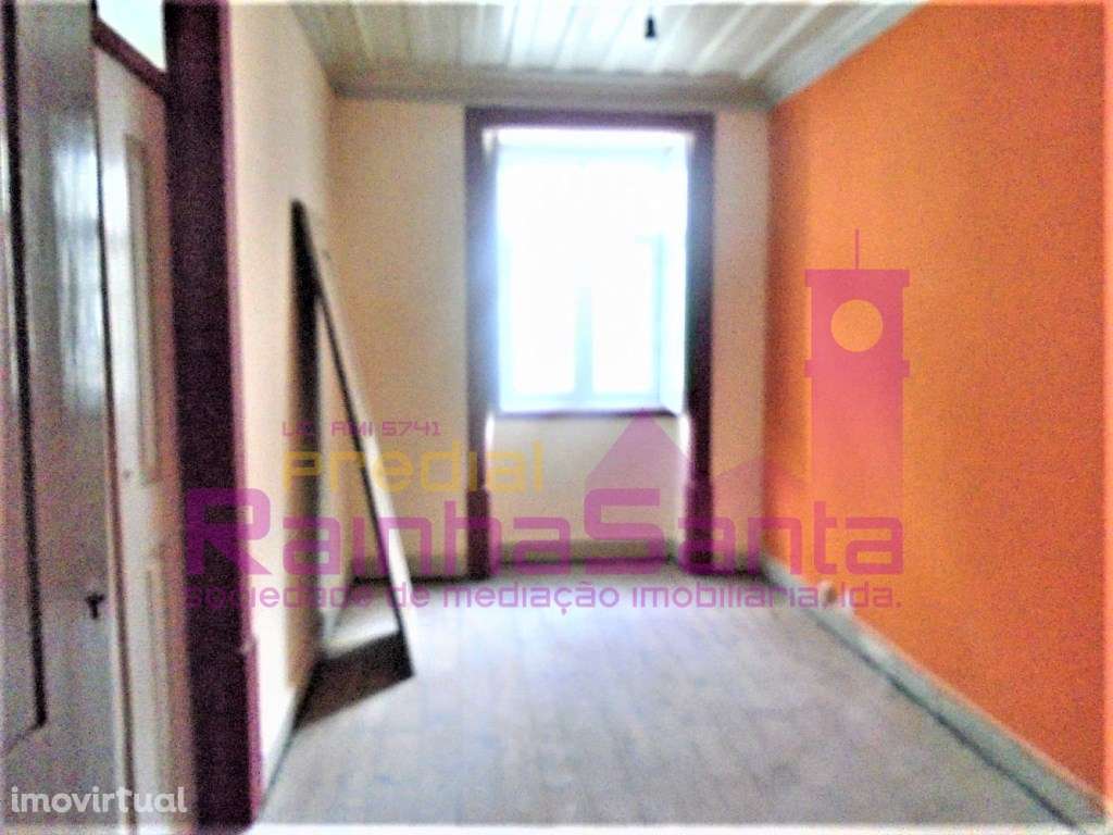 Prédio com 3 pisos e Sótão para remodelar - Baixa da cidade - Coimbra - Grande imagem: 5/18