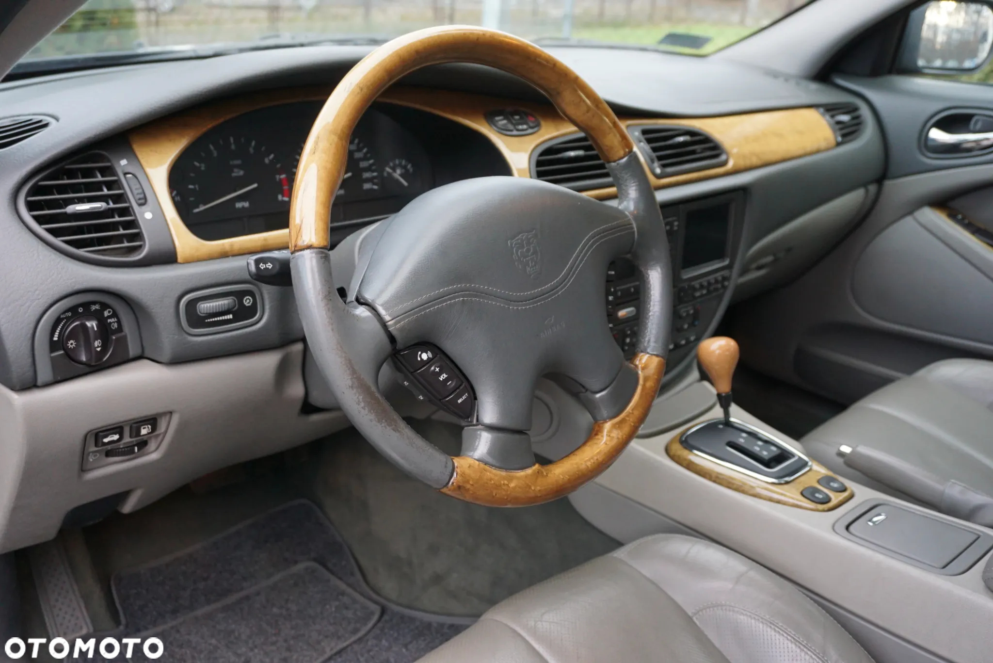 Jaguar S-Type 4.0 V8 - 10