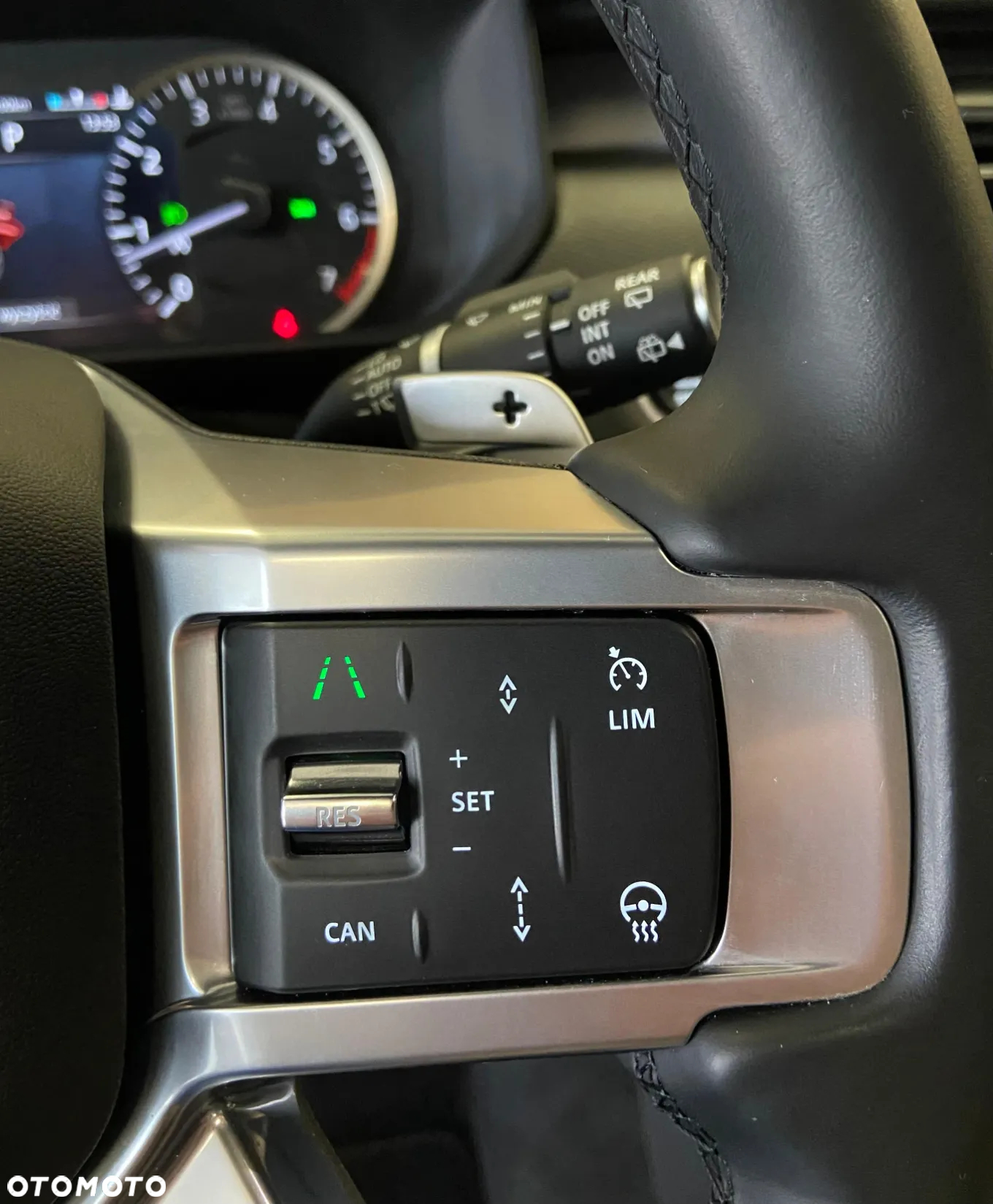 Land Rover Discovery V 2.0 P300 R-Dynamic SE - 16