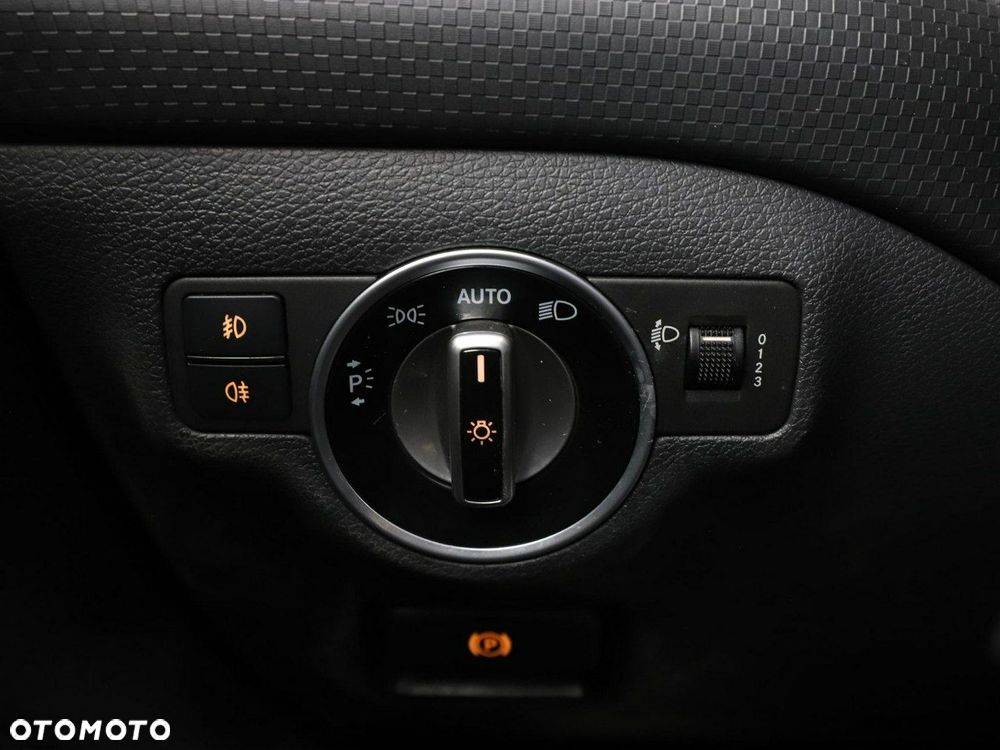 Mercedes-Benz Klasa A 180 CDI (BlueEFFICIENCY) Urban - 30