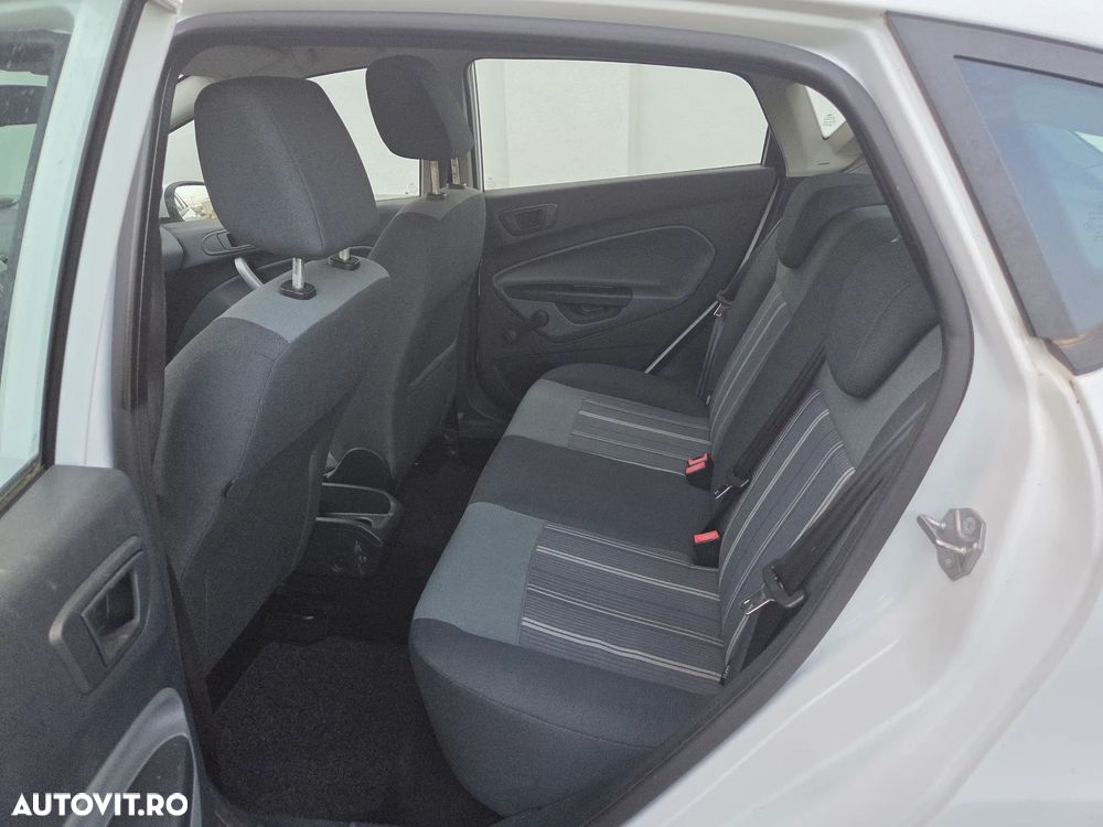 Ford Fiesta 1.6 TDCI DPF Ghia - 12