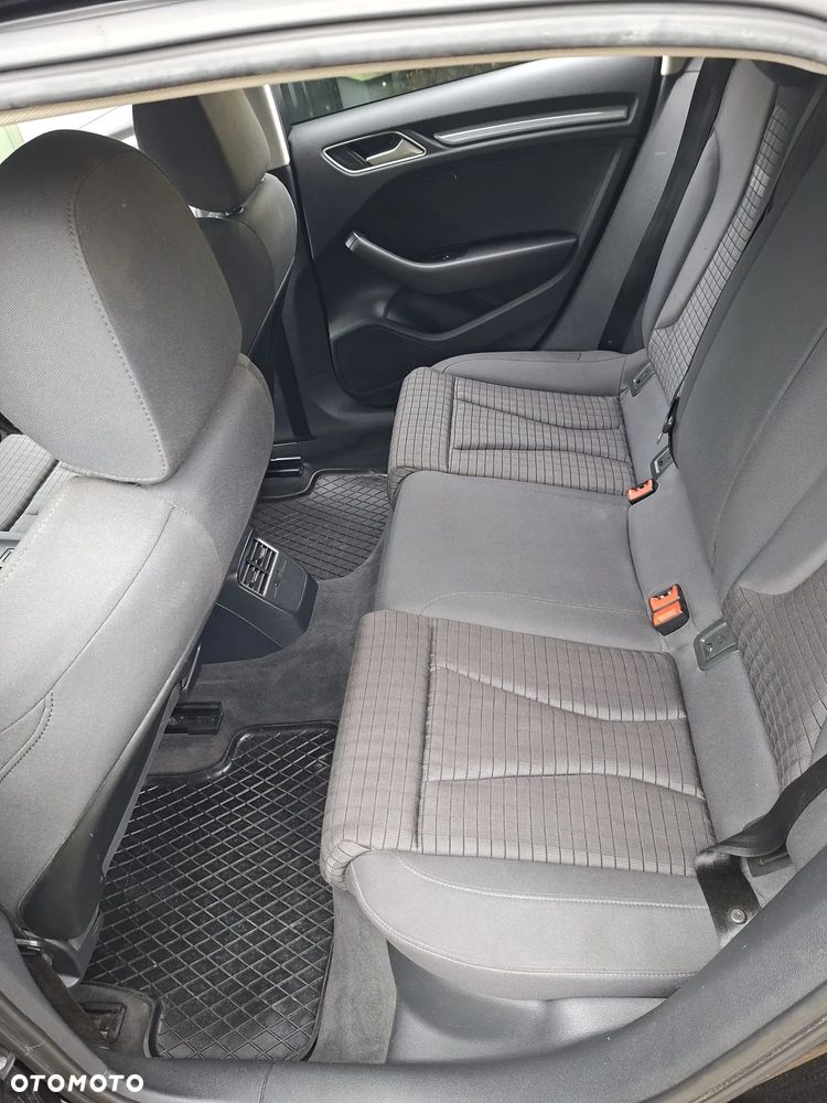 Audi A3 Limousine 2.0 TDI design - 17