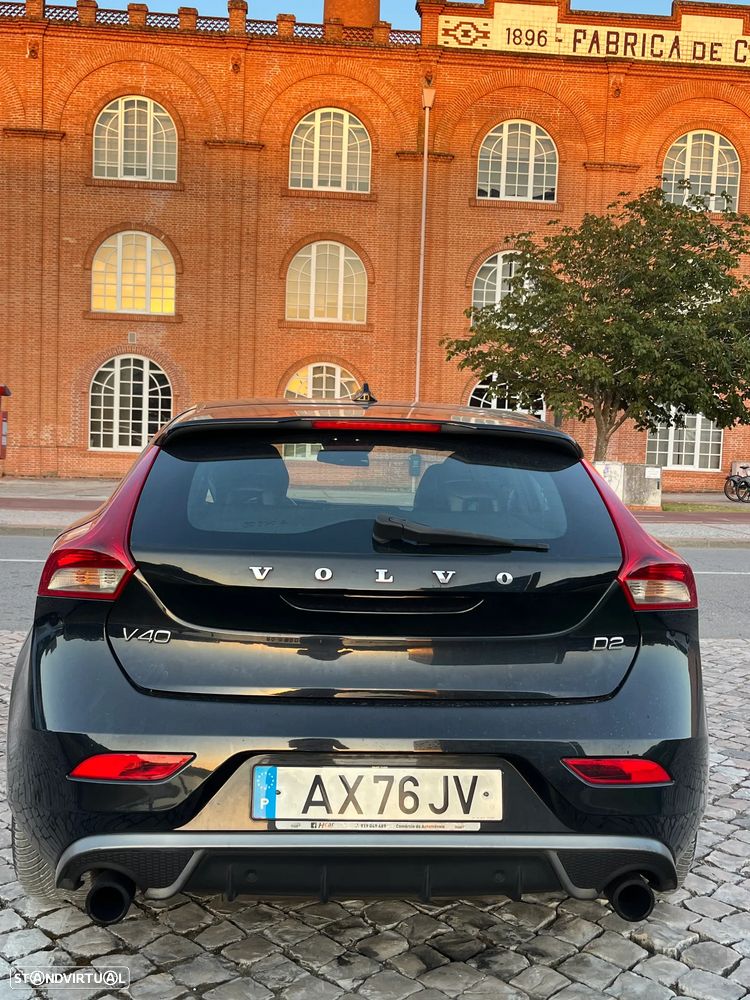 Volvo V40 D2 R Design - 6