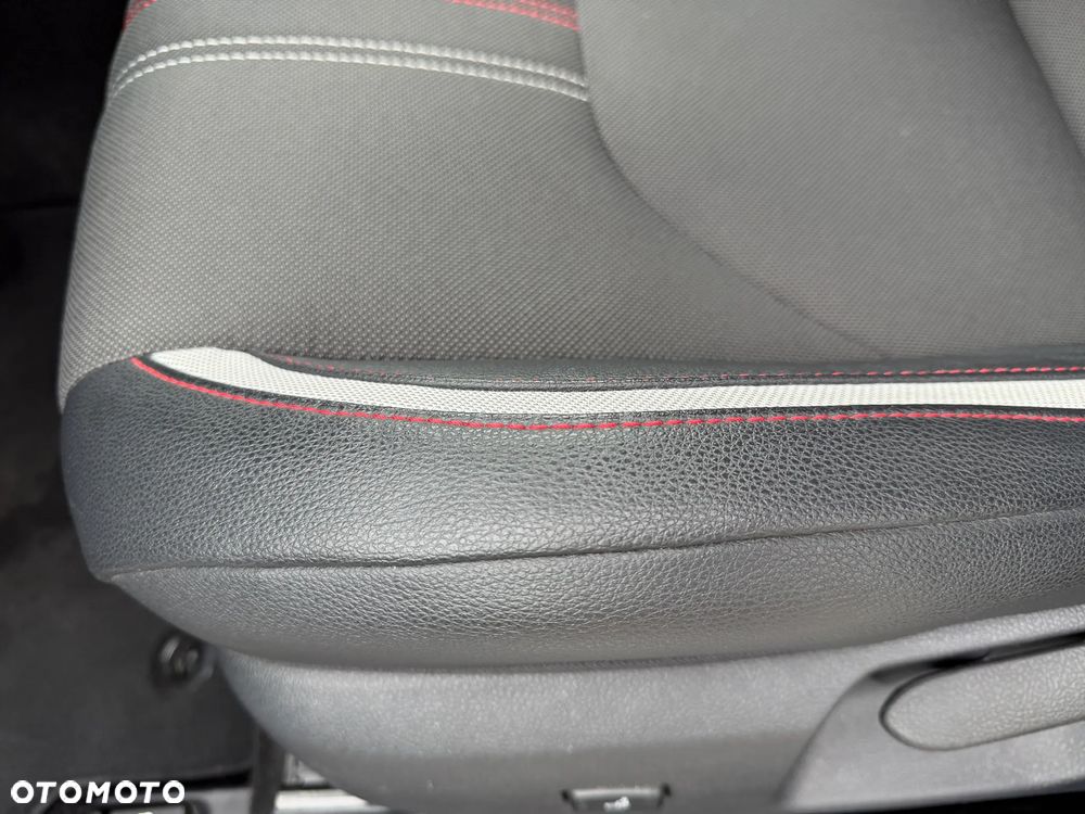 Toyota Corolla 1.8 Hybrid GR Sport - 17