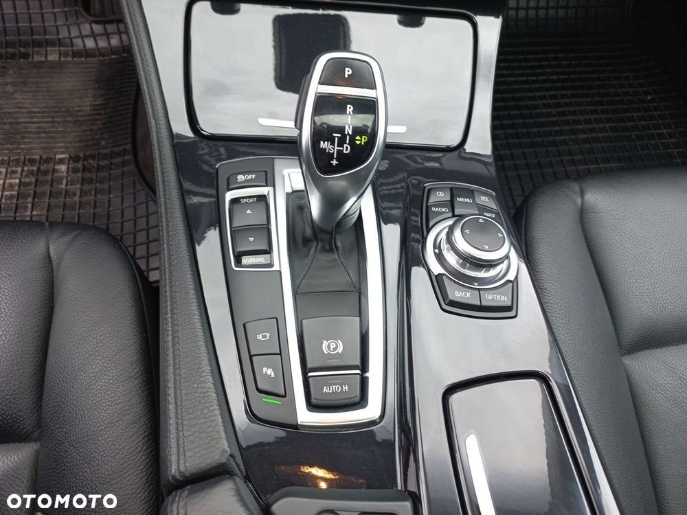 BMW Seria 5 550i - 21
