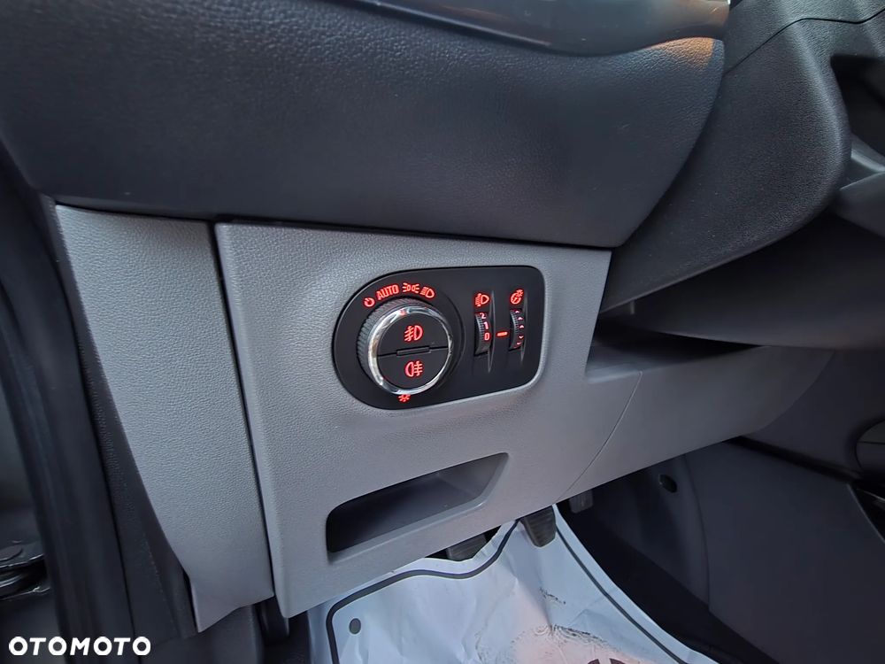 Opel Corsa 1.4 Innovation - 27