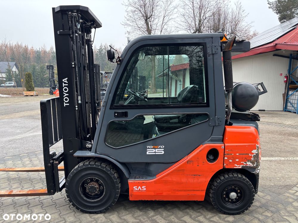 Toyota 8FGF25 GWARANCJA LPG BENZYNA triplex ORGINALNY KLIMA KABINA 49750 NETTO - 2