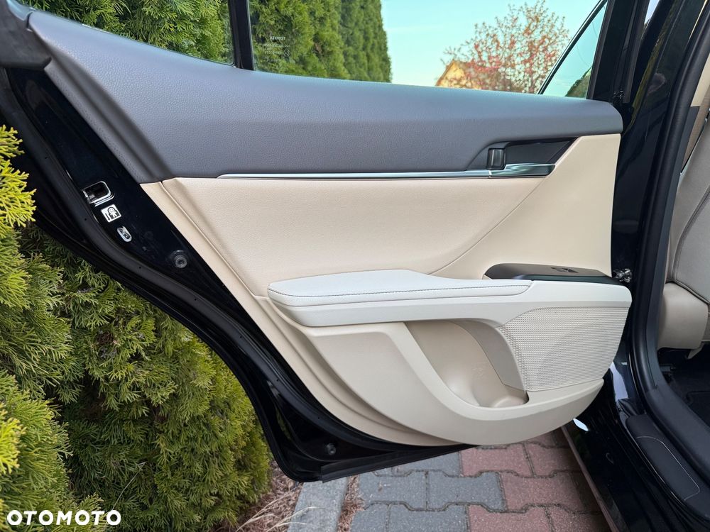 Toyota Camry 2.5 Hybrid Executive CVT - 35