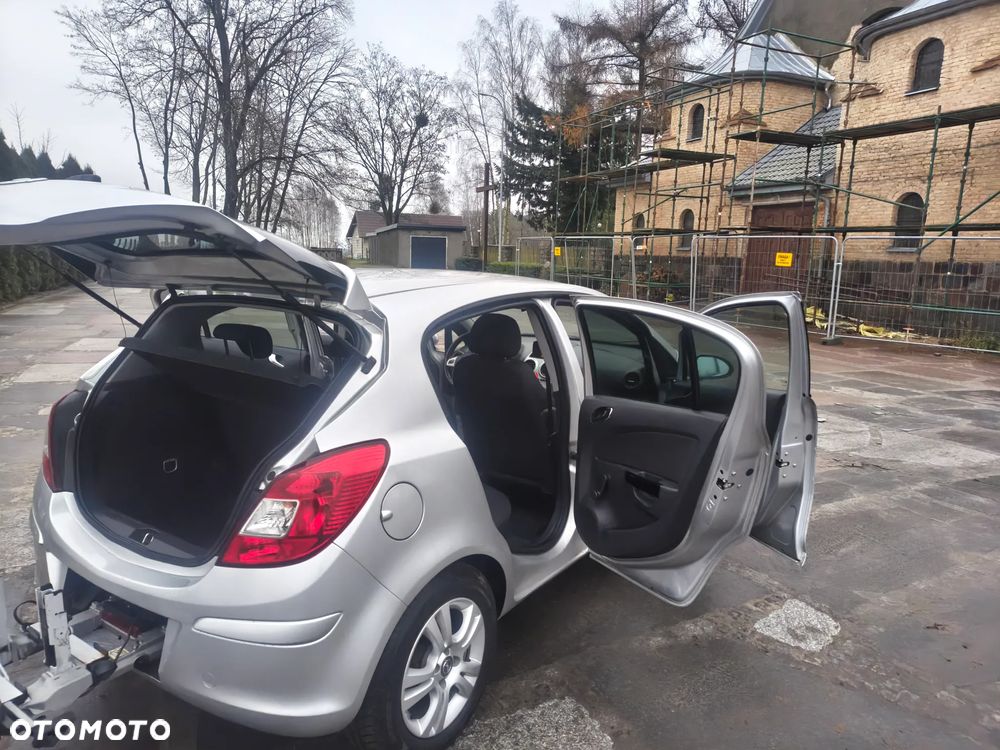 Opel Corsa 1.4 16V Satellite - 21