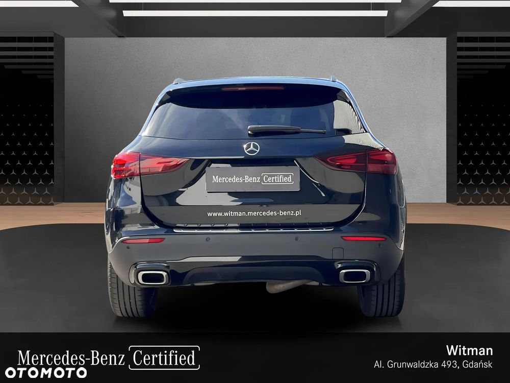 Mercedes-Benz GLA - 8