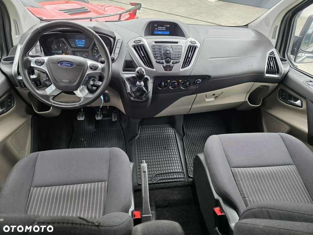 Ford Tourneo Custom - 24