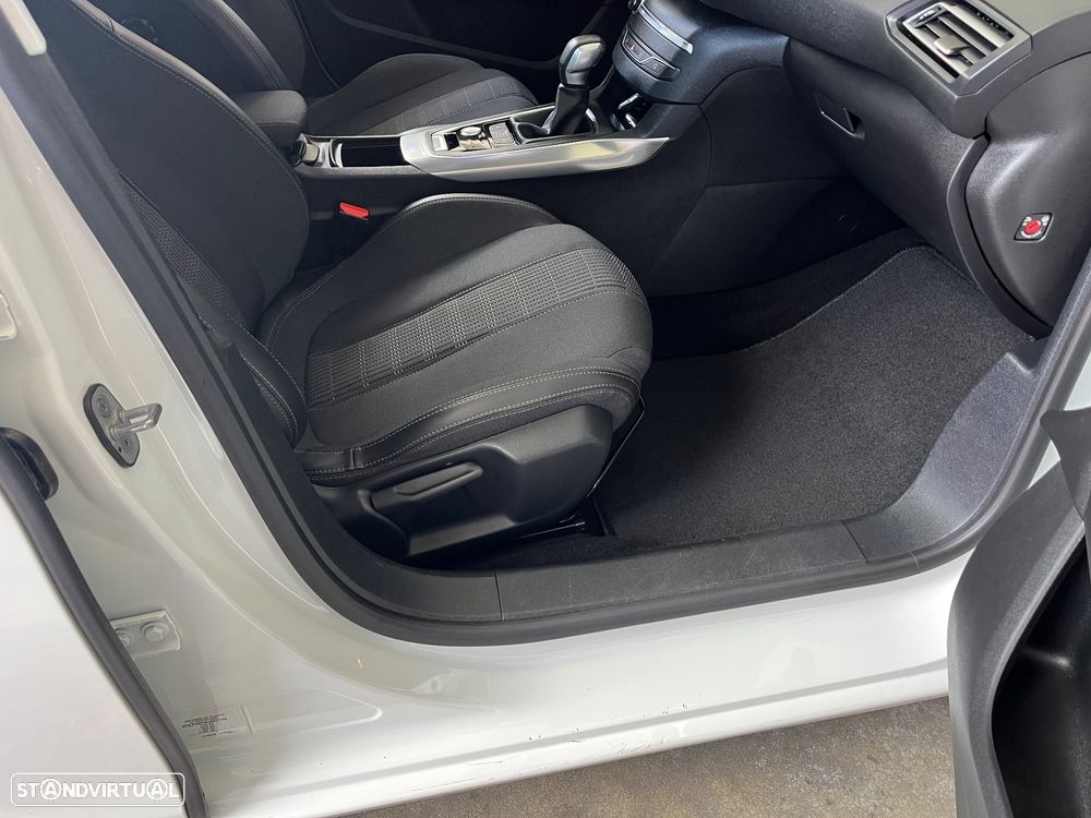 Peugeot 308 PureTech 130 GPF EAT8 Stop & Start Allure Pack - 24