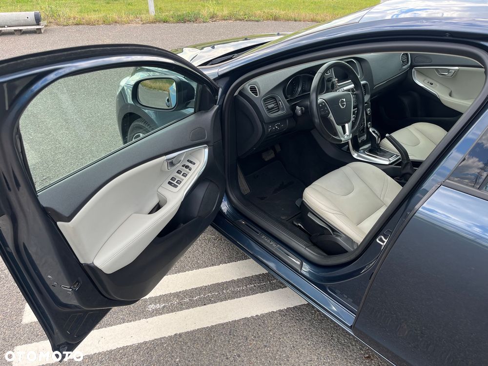 Volvo V40 T3 Drive-E Momentum - 10