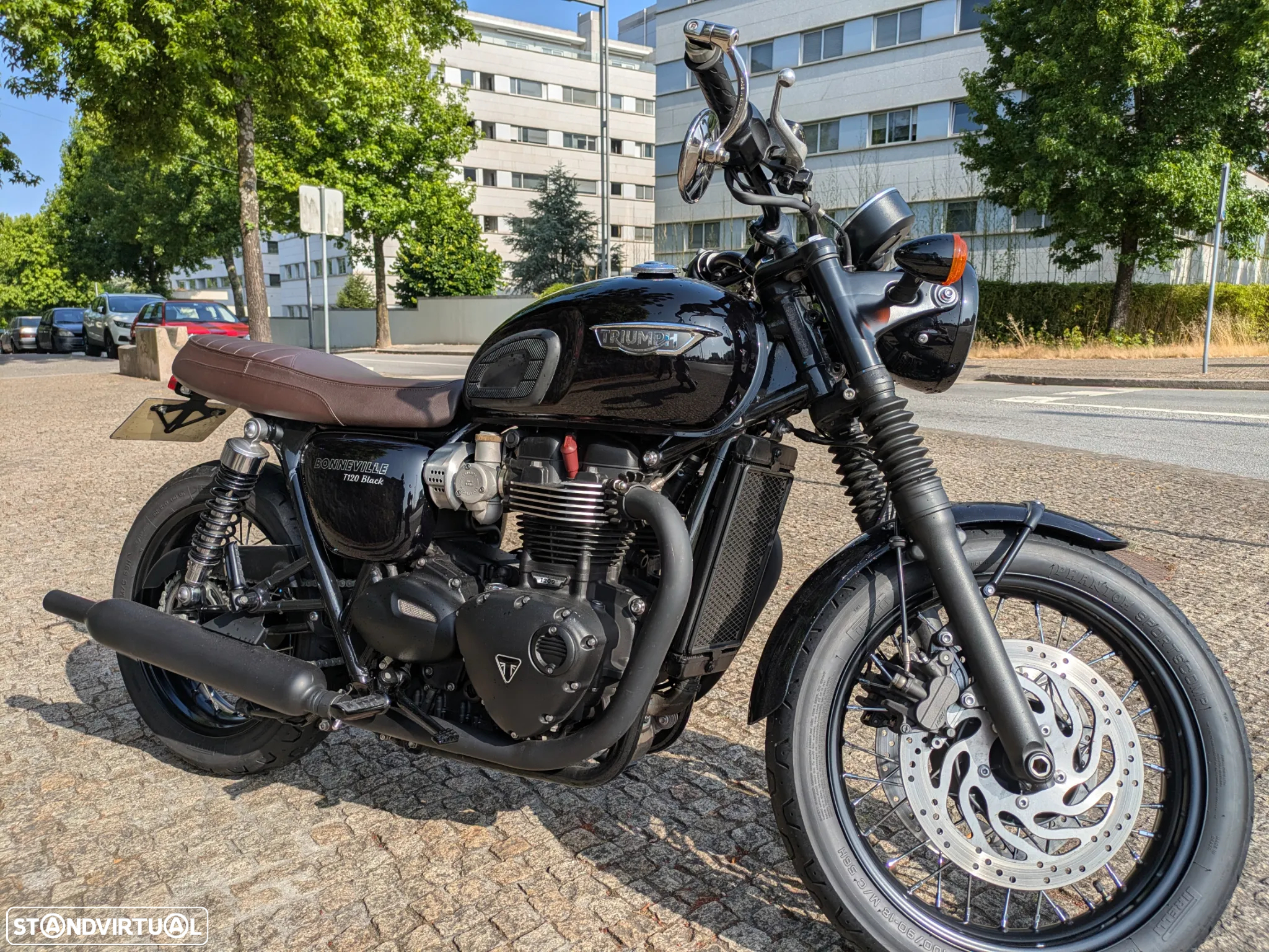 Triumph Bonneville T120 Black - 11