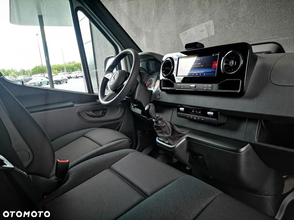 Mercedes-Benz Sprinter - 12