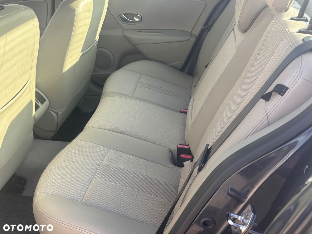 Renault Fluence 1.6 16V 110 Dynamique - 15