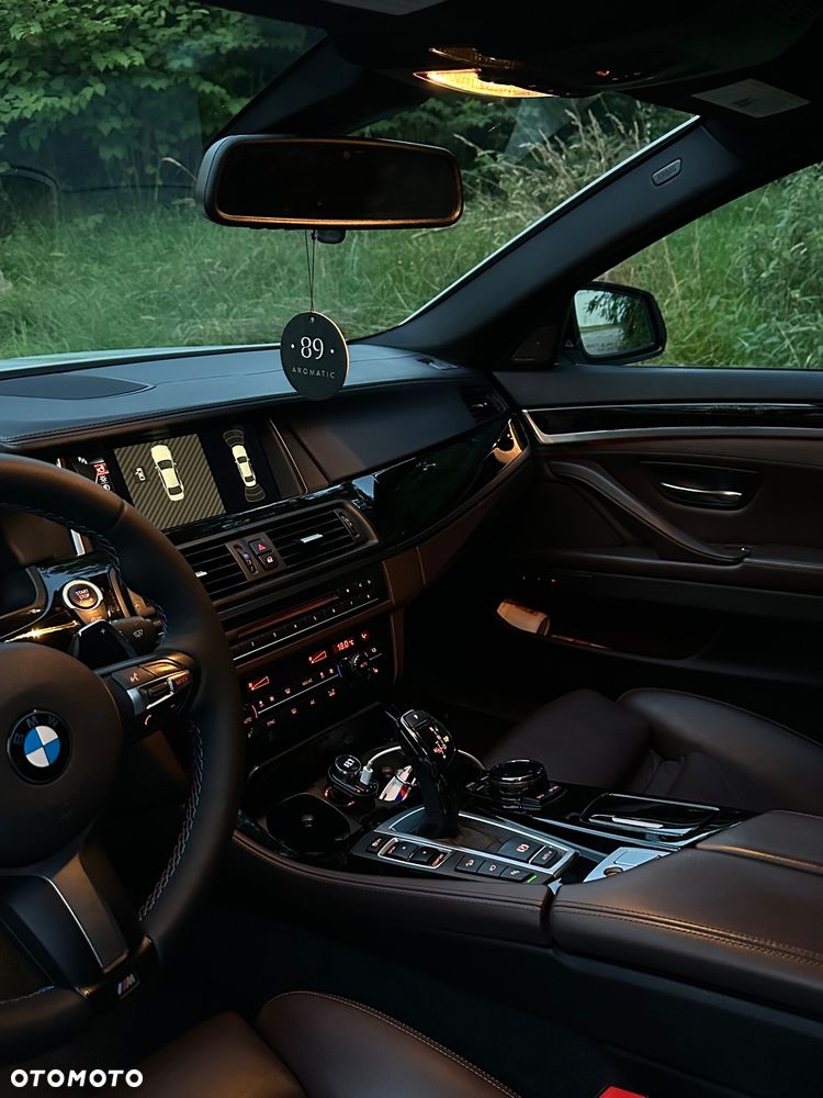 BMW Seria 5 550i xDrive Luxury Line - 14