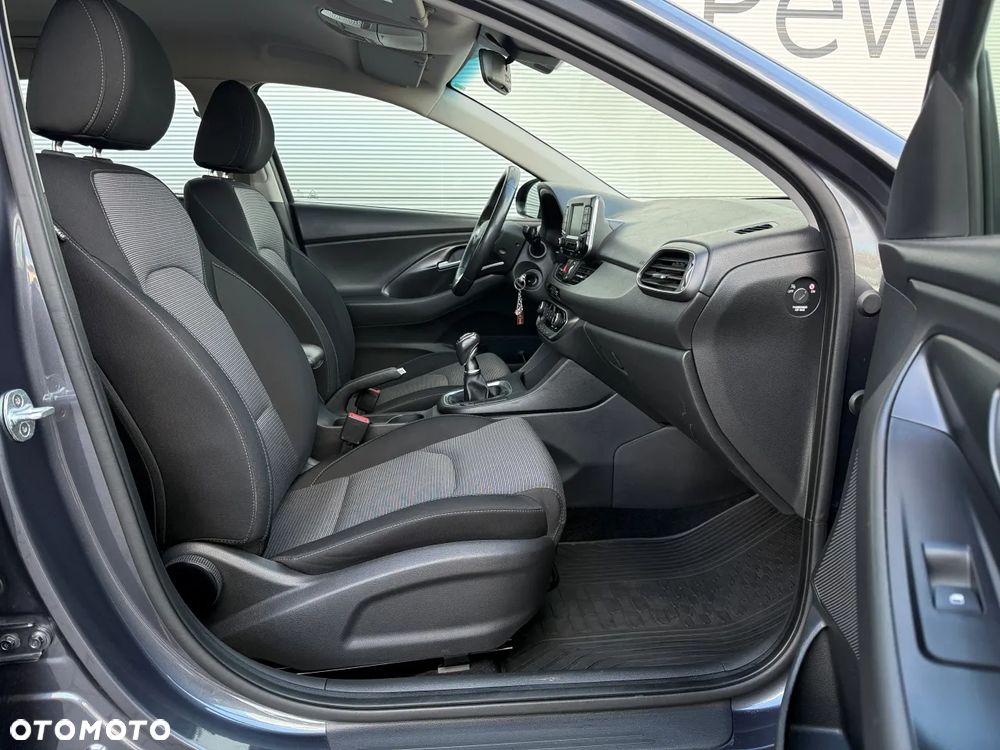 Hyundai i30 1.6 D Classic + - 12