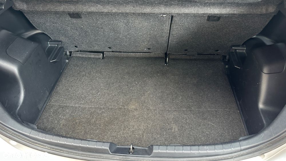 Toyota Yaris - 16