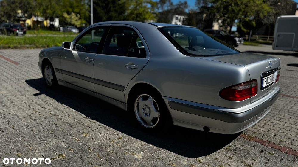 Mercedes-Benz Klasa E 200 Kompressor Classic - 5