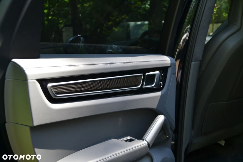 Porsche Cayenne - 19