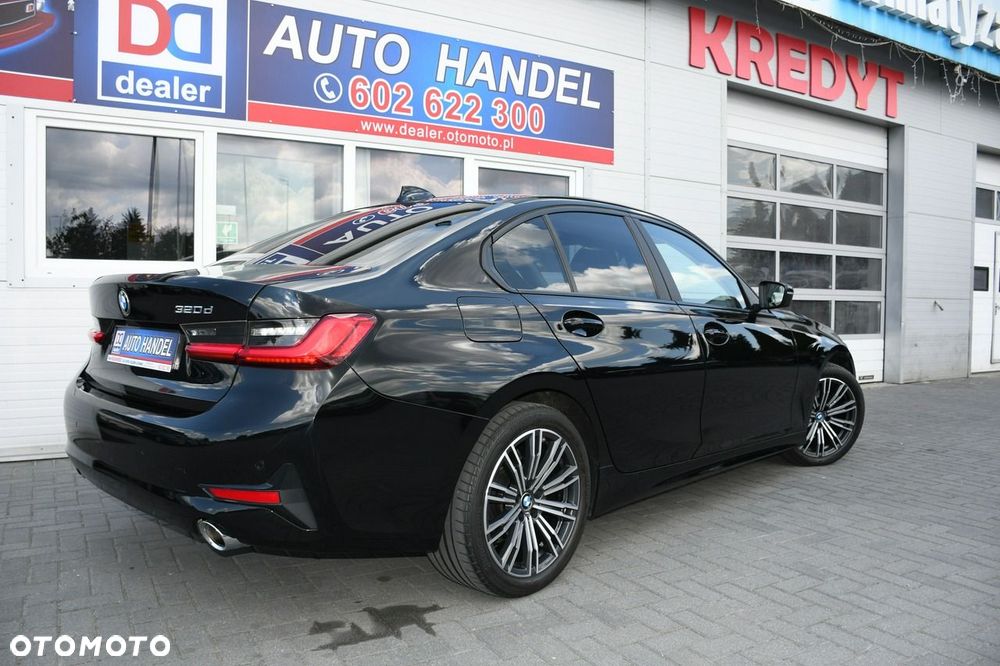 BMW Seria 3 320d mHEV - 12