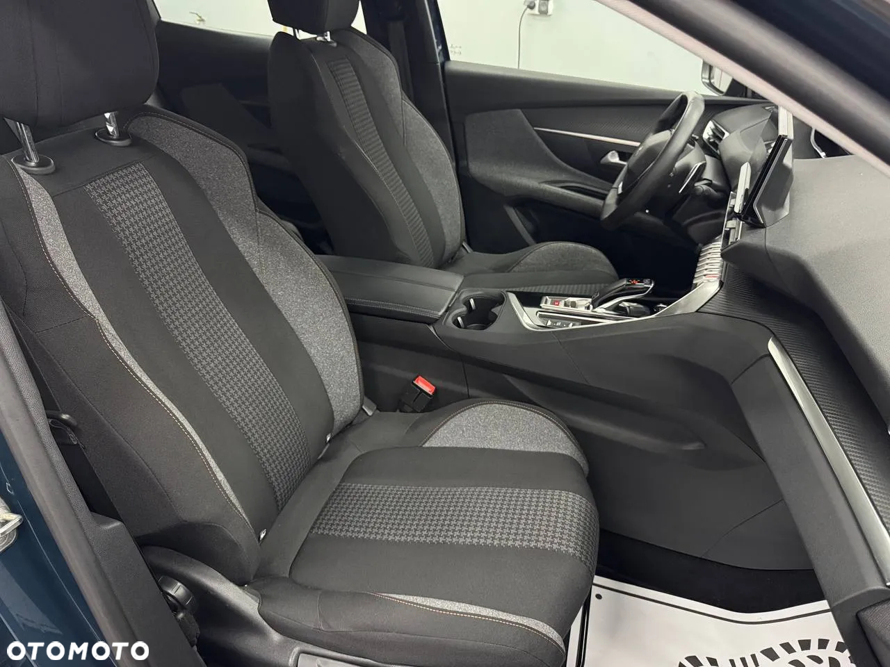 Peugeot 3008 1.5 BlueHDi Active Pack S&S EAT8 - 31