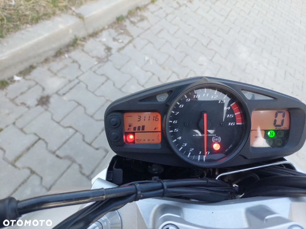 Suzuki GSR - 7