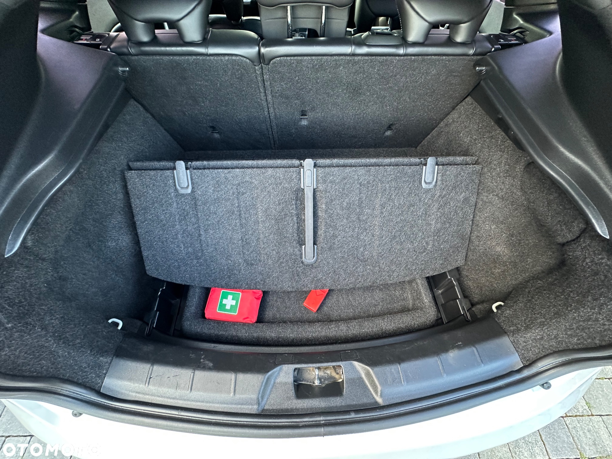 Volvo V40 T5 Drive-E R-Design Summum - 17