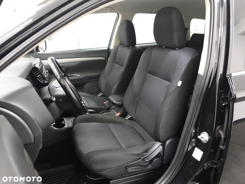 Mitsubishi Outlander 2.2 DI-D 4WD Invite - 22