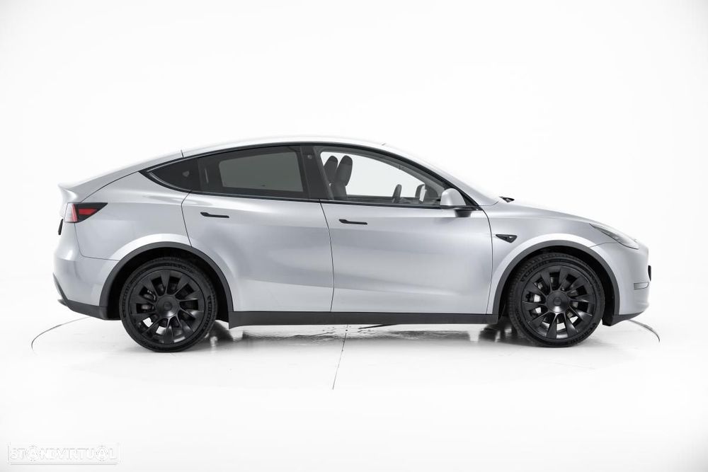 Tesla Model Y Long Range Dual Motor AWD - 3