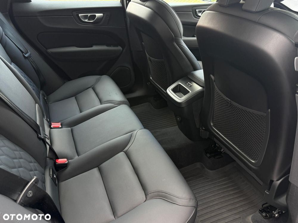 Volvo XC 60 B5 B AWD Plus Dark - 23