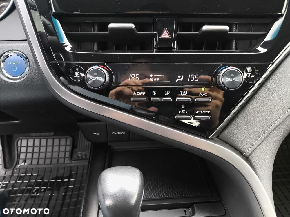 Toyota Camry 2.5 Hybrid Comfort CVT - 23