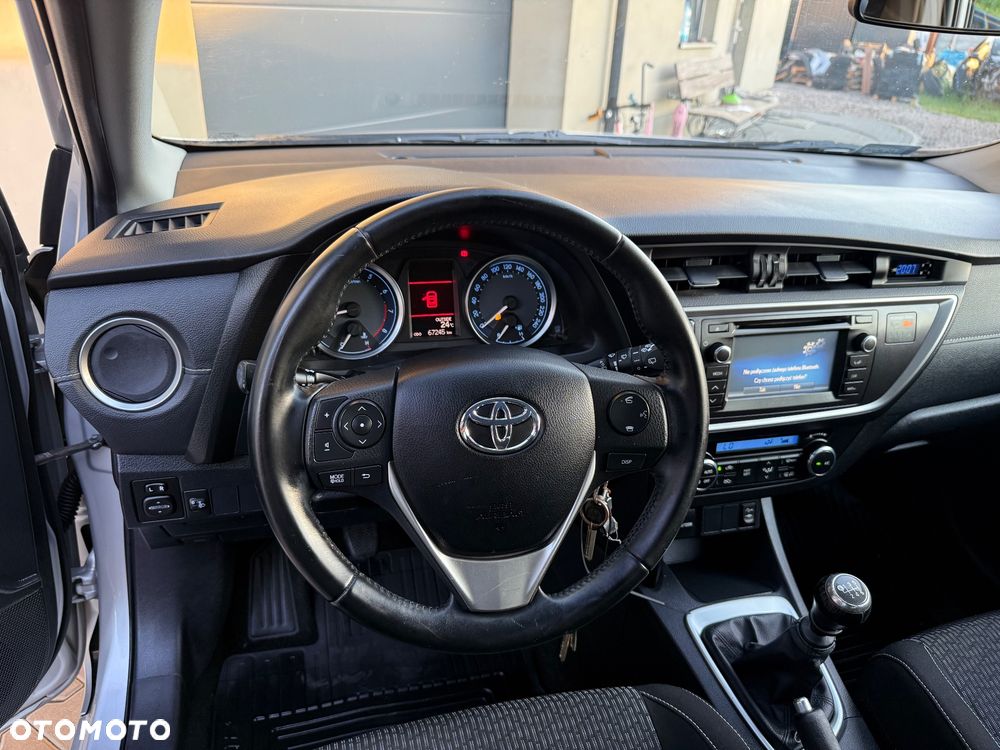 Toyota Auris 1.6 Premium Comfort - 9