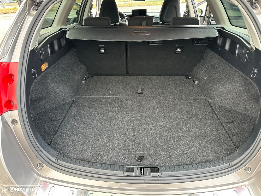 Toyota Auris Touring Sports 1.4 D-4D Com+P.Sport - 11