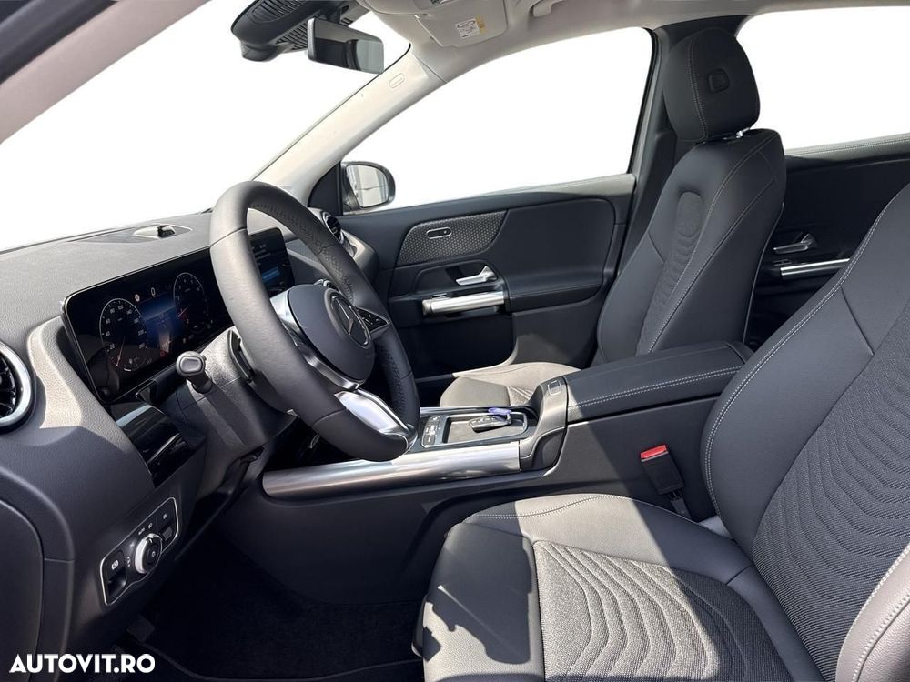 Mercedes-Benz GLA - 8