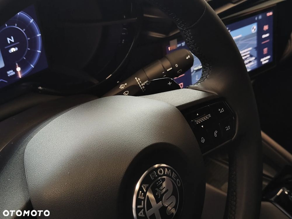 Alfa Romeo Junior 1.2 mHEV Ibrida Speciale eDCT - 16