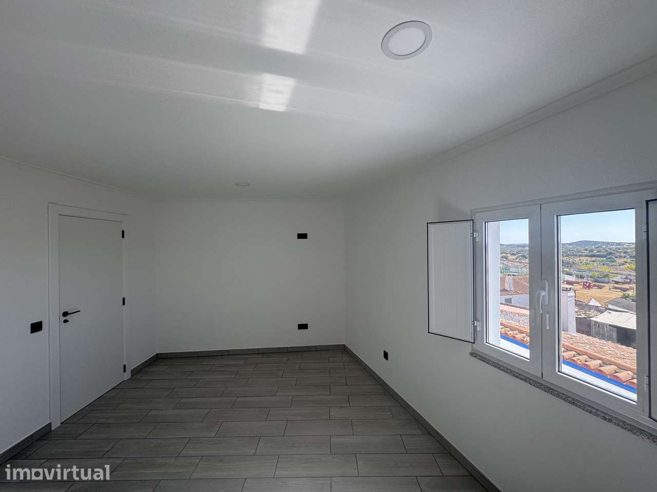 Apartamento T2 novo a estrear com terraço amplo e vista para Monsaraz - Grande imagem: 4/11