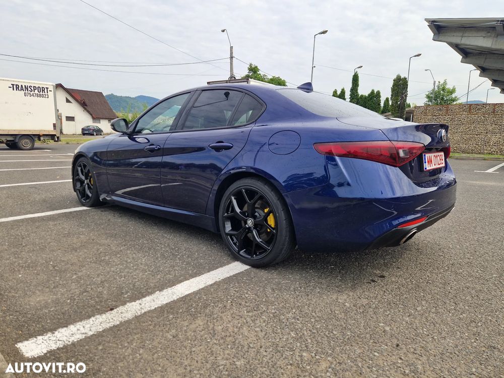 Alfa Romeo Giulia 2.0 Turbo 16V AT8 Veloce Ti - 3