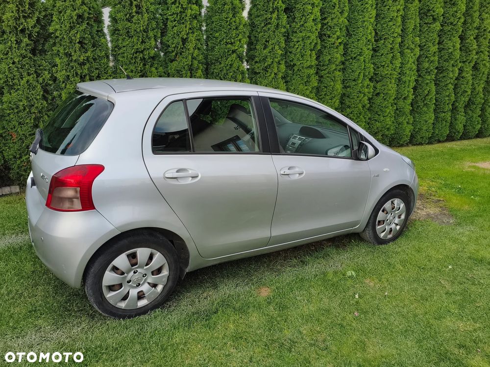 Toyota Yaris 2007 photo 2