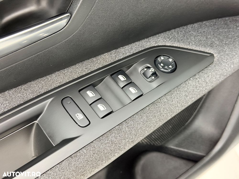 Peugeot 3008 PureTech 130 Stop & Start GPF EAT8 Allure Pack - 11